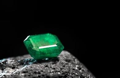 May Birthstone Emerald: Meaning, History & Complete Guide